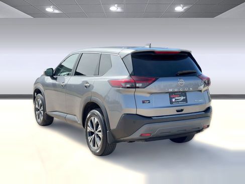 Used 2023 Nissan Rogue SV image 3