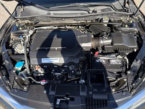 Used 2017 Honda Accord Touring image 28