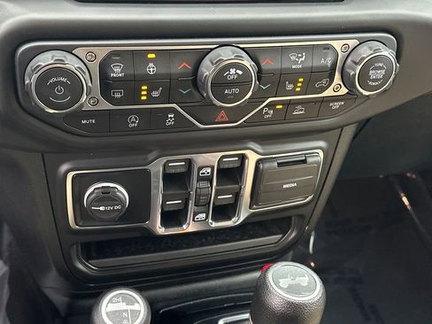 Used 2022 Jeep Wrangler Unlimited Willys image 26