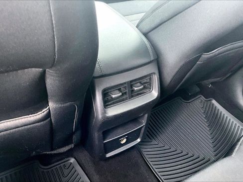 Used 2015 Ford Edge SE image 31