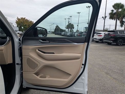 New 2025 Jeep Grand Cherokee Limited w/ Luxury Tech Group II image 37