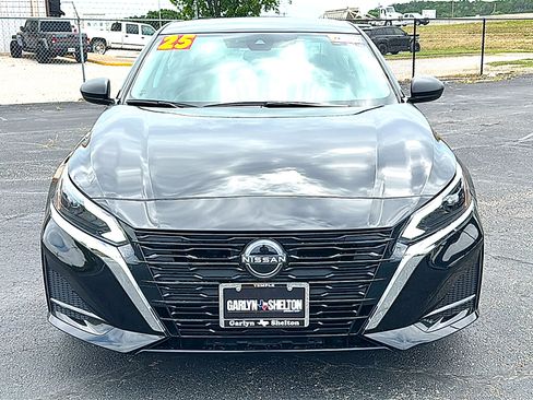 Used 2025 Nissan Altima 2.5 SV FWD image 11