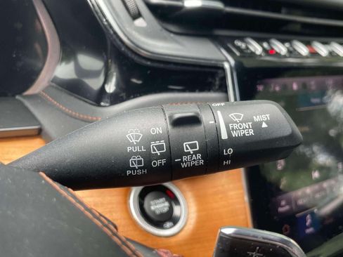 Used 2023 Jeep Grand Cherokee Summit AWD/4WD image 25