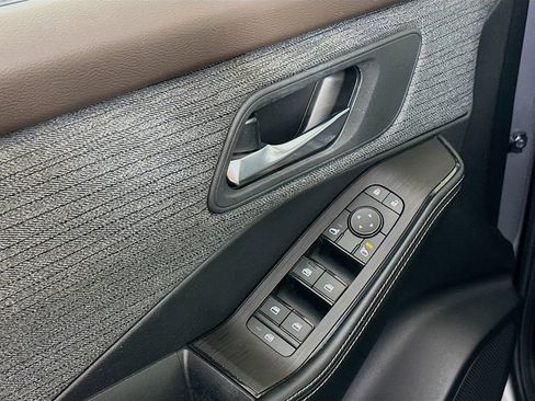Certified 2023 Nissan Rogue SV FWD image 24