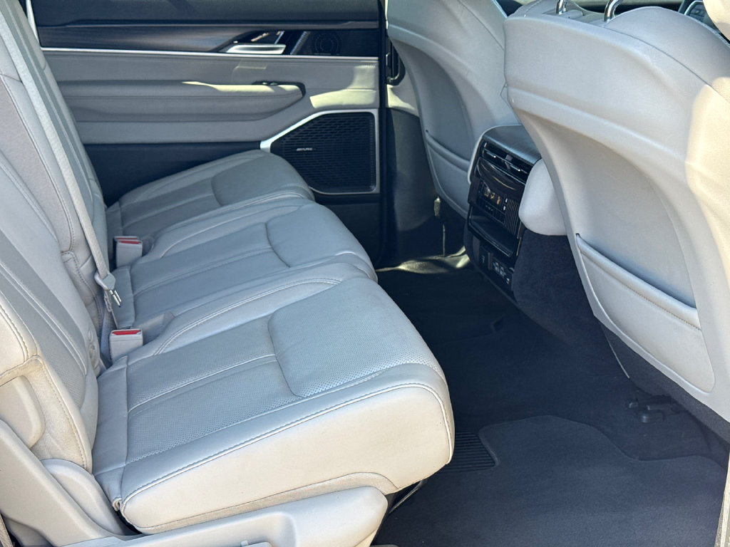 Used 2023 Jeep Wagoneer L Series II AWD/4WD image 9