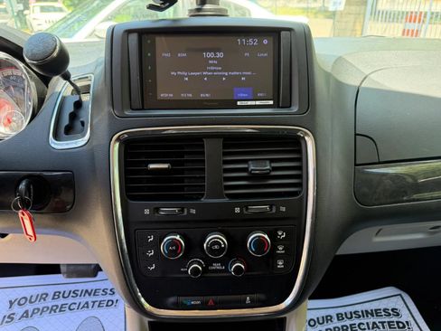 Used 2016 Dodge Grand Caravan SXT FWD image 24