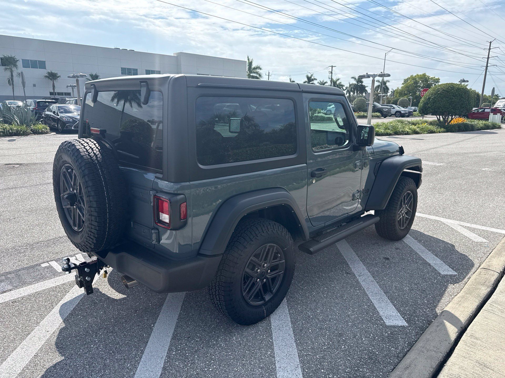 Used 2025 Jeep Wrangler Sport AWD/4WD image 7