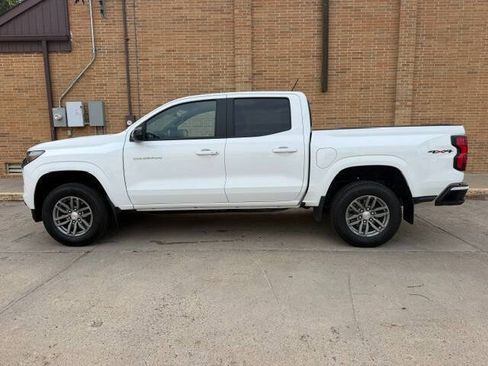 Used 2024 Chevrolet Colorado LT AWD/4WD image 19