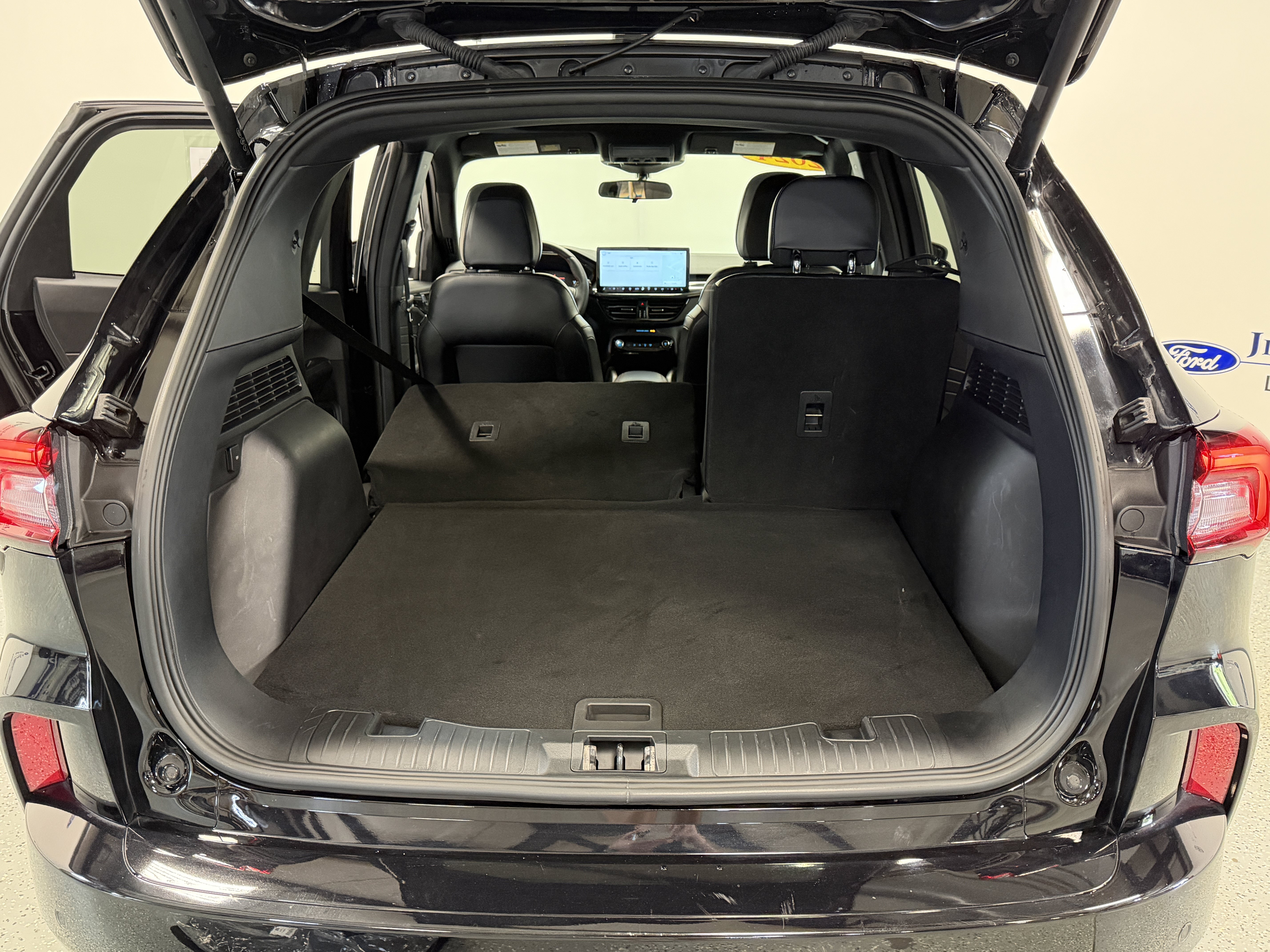 Used 2024 Ford Escape ST-Line w/ Tech Pack #1 AWD/4WD image 27