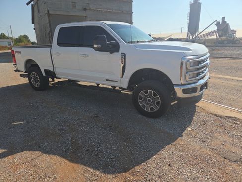 Used 2024 Ford F250 Lariat w/ FX4 Off-Road Package AWD/4WD image 2