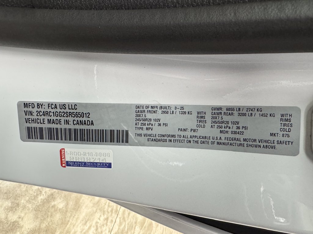 Used 2025 Chrysler Pacifica Limited FWD image 36