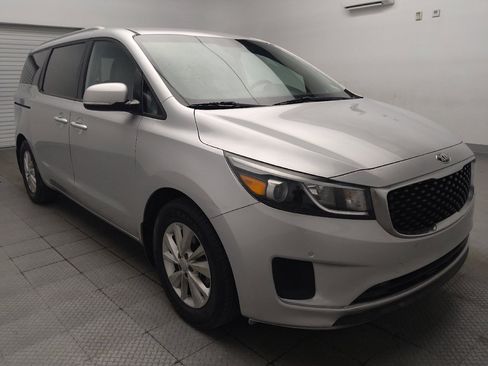 Used 2018 Kia Sedona LX w/ LX Essentials Premium Package FWD image 13