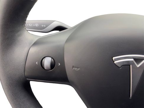 Used 2023 Tesla Model Y 2WD image 54