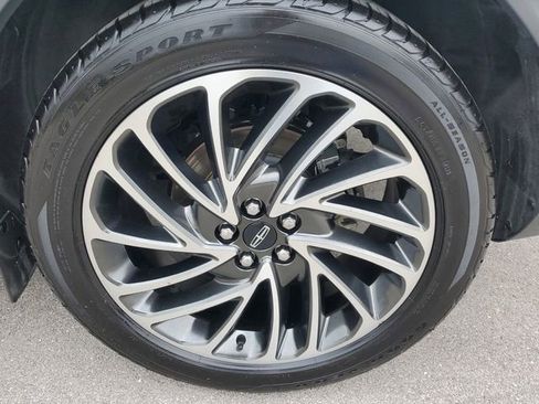 Used 2019 Lincoln Nautilus Reserve FWD image 9