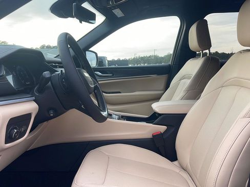 New 2026 Jeep Grand Cherokee Limited RWD image 13