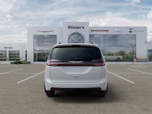 New 2026 Chrysler Pacifica Pinnacle w/ Trailer Tow Group FWD image 8