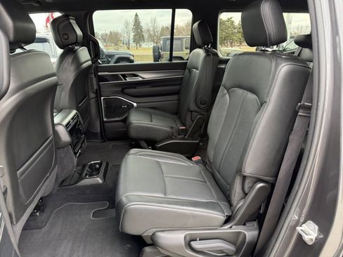 Used 2023 Jeep Wagoneer Series II image 13