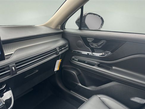 New 2026 Lincoln Corsair Premiere image 16