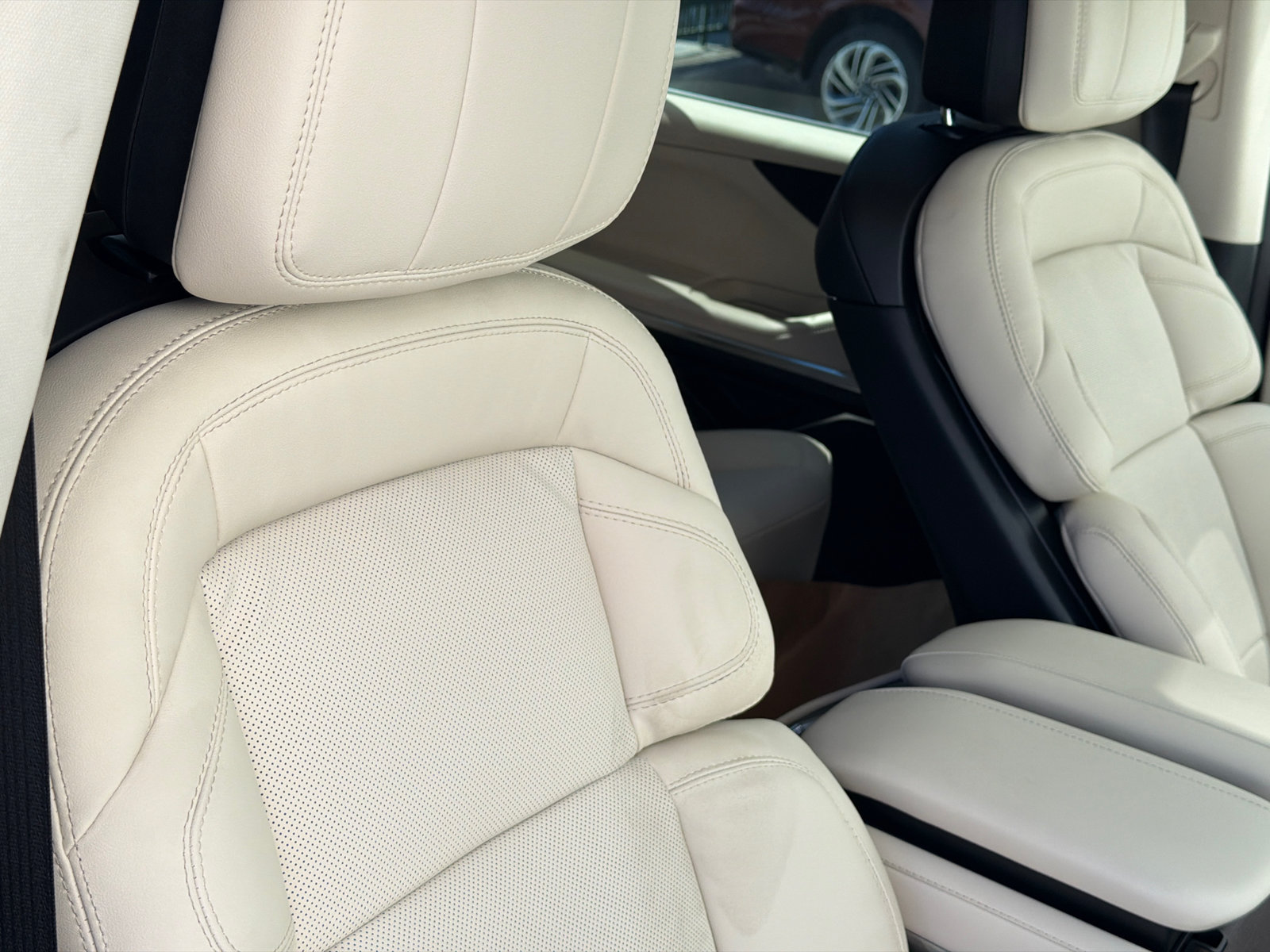 New 2027 Lincoln Navigator L Premier AWD/4WD image 12