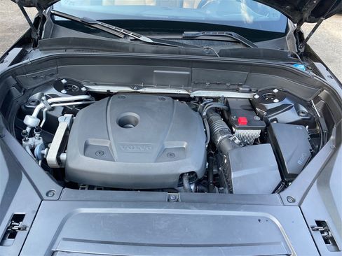 Used 2018 Volvo XC90 T6 Momentum w/ Convenience Package image 16