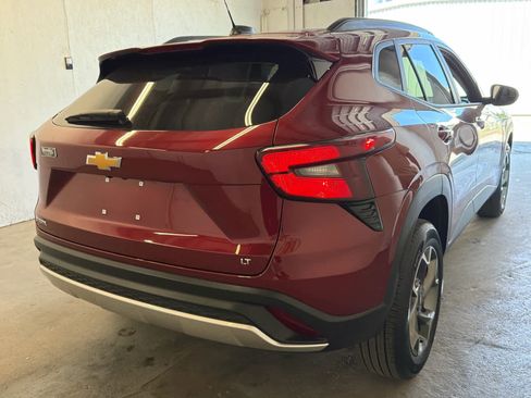 Used 2025 Chevrolet Trax LT w/ LT Convenience Package FWD image 5