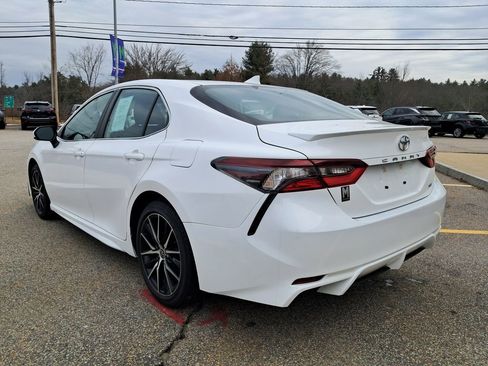 Used 2024 Toyota Camry SE image 4