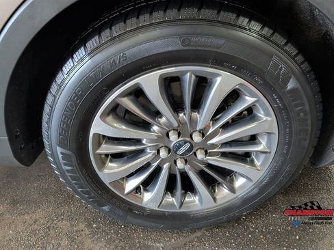 Used 2019 Lincoln Nautilus Select AWD/4WD image 11