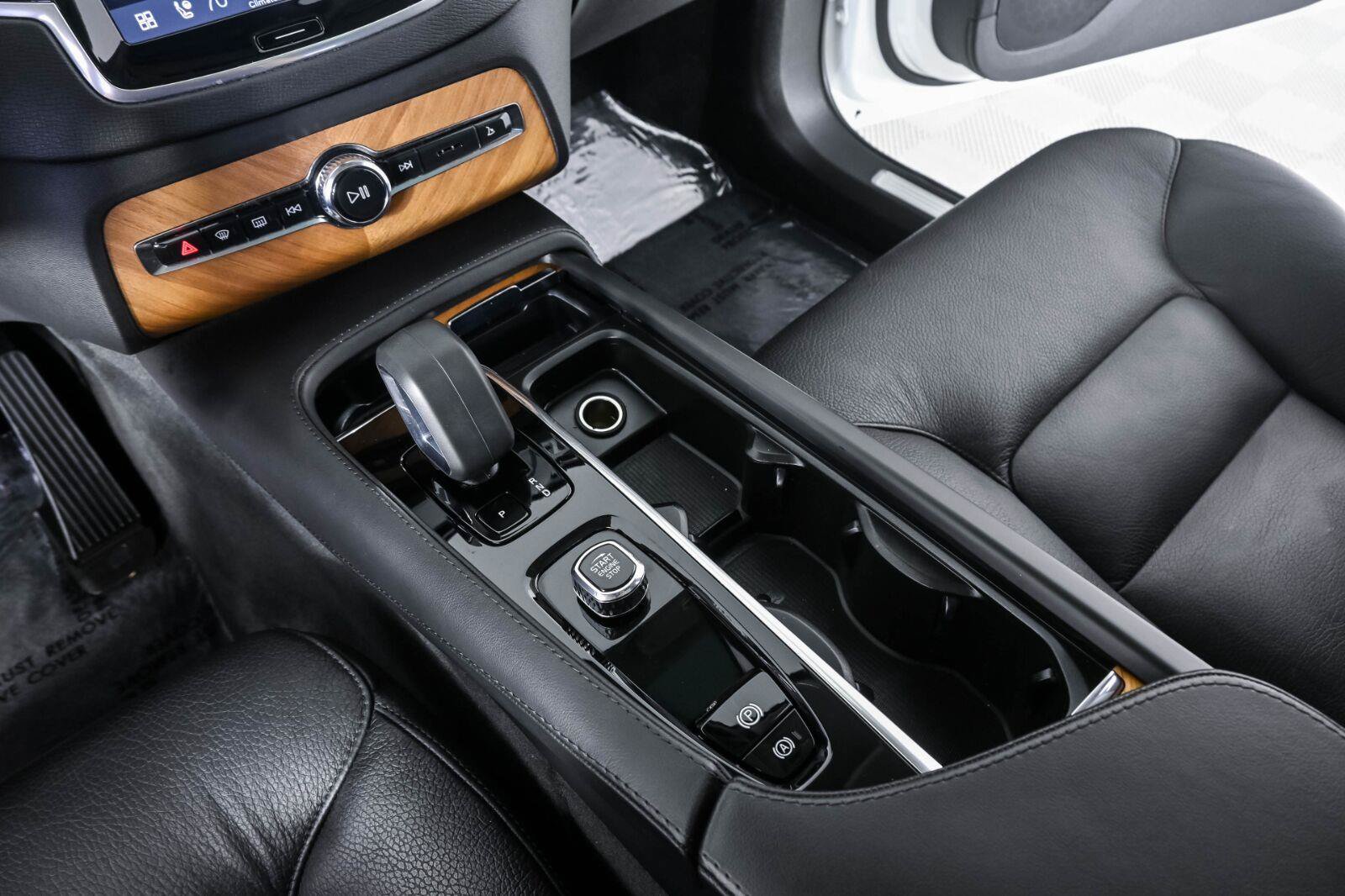 Certified 2023 Volvo XC90 B6 Plus AWD/4WD image 16