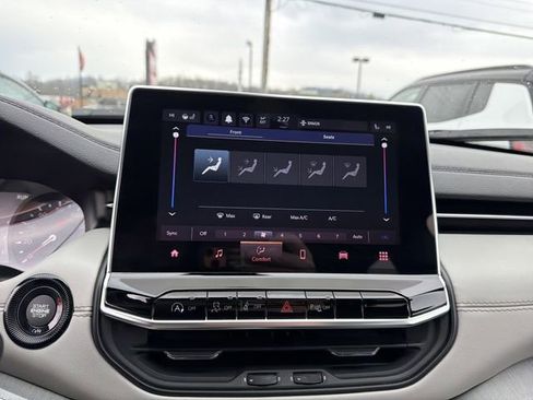 Used 2025 Jeep Compass Limited image 21