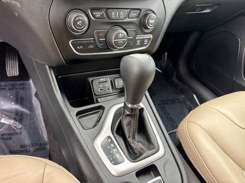 Used 2016 Jeep Cherokee Limited w/ Technology Group image 30