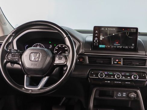 Used 2023 Honda Pilot Touring image 17