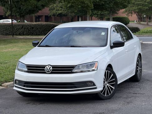 Used 2016 Volkswagen Jetta Sport FWD image 1