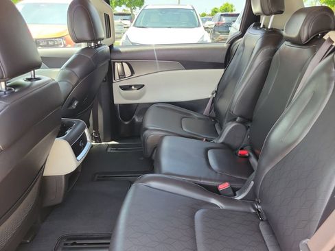 Used 2024 Kia Carnival LX FWD image 14