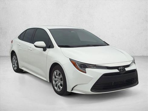 Certified 2023 Toyota Corolla LE image 3