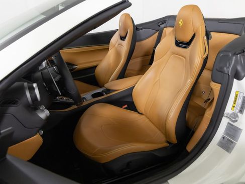 Used 2019 Ferrari Portofino image 5