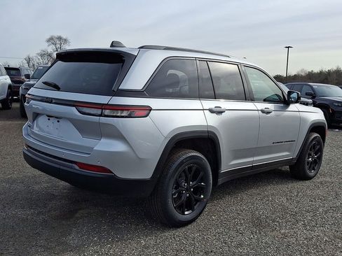 New 2026 Jeep Grand Cherokee Altitude AWD/4WD image 8