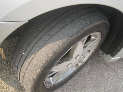 Used 2007 Mitsubishi Galant ES image 25