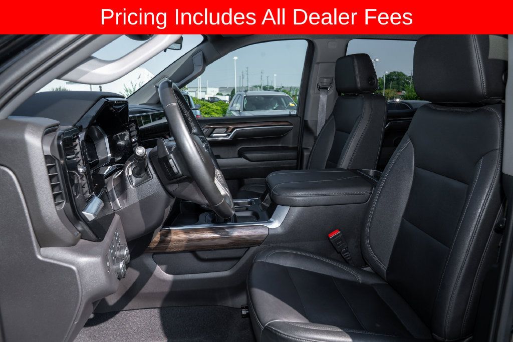 Used 2024 Chevrolet Silverado 1500 LT Trail Boss w/ LT Trail Boss Premium Package AWD/4WD image 12