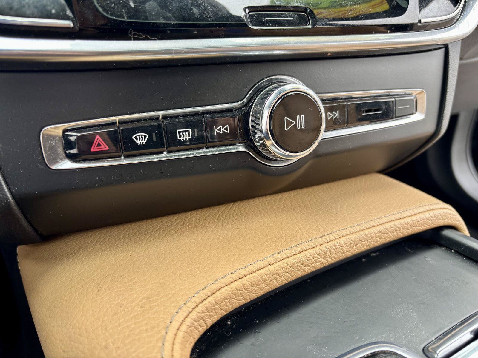 Used 2017 Volvo S90 T6 Momentum w/ Vision Package AWD/4WD image 29