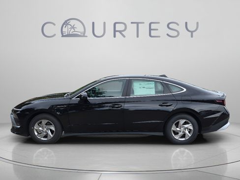 New 2026 Hyundai Sonata SE FWD image 2