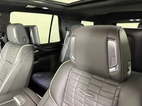 Certified 2024 Cadillac Escalade Sport Platinum w/ LPO, ONYX Package image 17