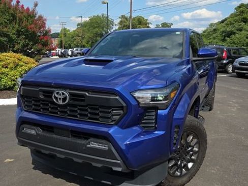 Used 2024 Toyota Tacoma TRD Sport w/ TRD Sport Upgrade Package AWD/4WD image 2