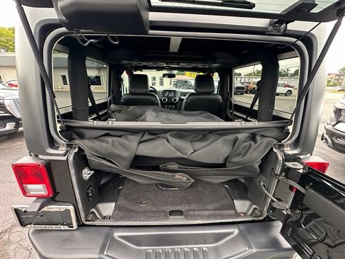 Used 2016 Jeep Wrangler Rubicon AWD/4WD image 12