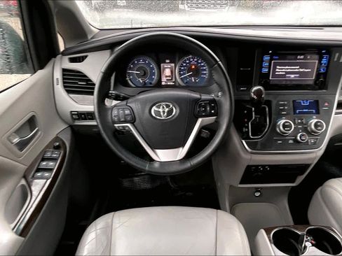 Used 2017 Toyota Sienna XLE w/ XLE Navigation Package image 6