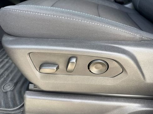 Used 2025 Chevrolet Silverado 2500 Custom w/ Custom Value Package image 24