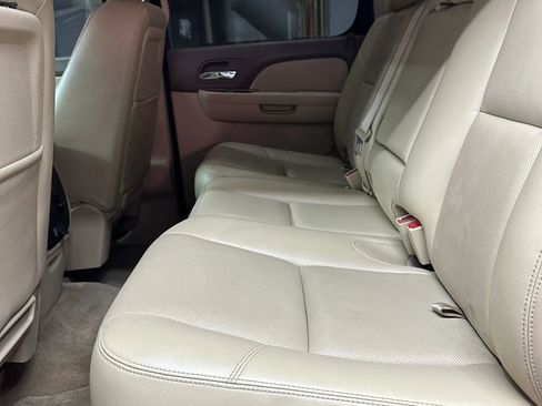 Used 2011 Chevrolet Avalanche LTZ RWD image 14