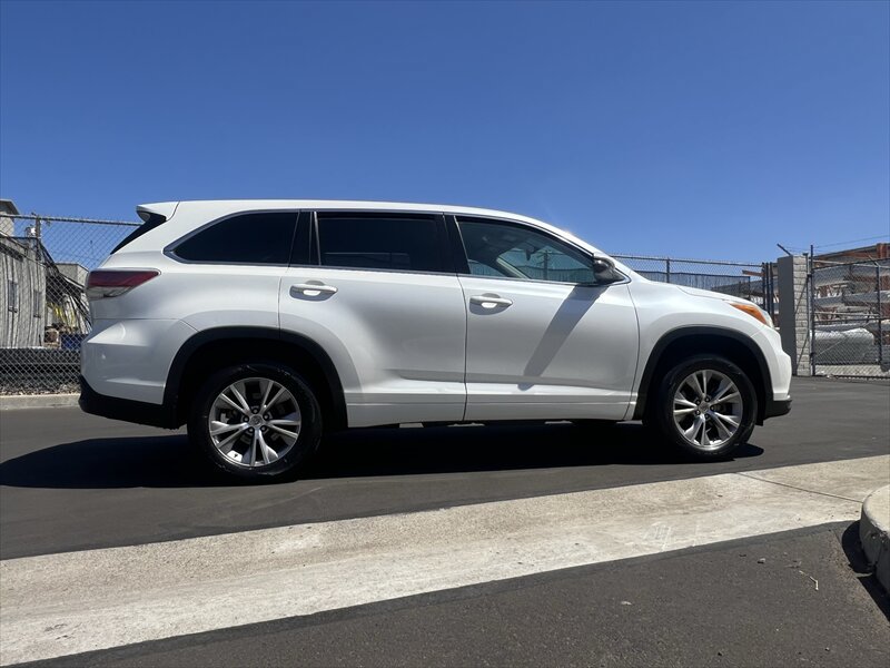 Used 2014 Toyota Highlander Plus FWD image 12