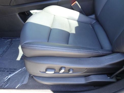 Certified 2024 Cadillac XT5 Premium Luxury w/ LPO, Floor Liner Package AWD/4WD image 8