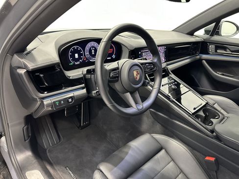 Certified 2025 Porsche Panamera 4 image 4