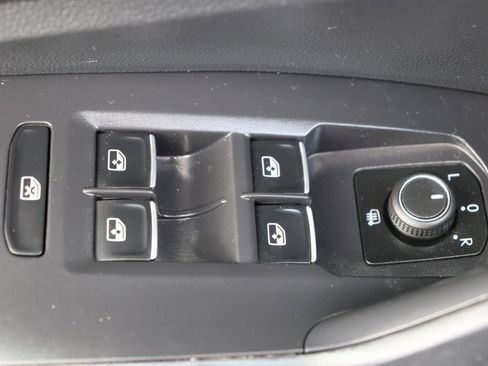 Used 2024 Volkswagen Jetta SE FWD image 43
